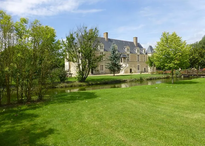 Chateau De Chappe 住宿加早餐酒店 Les Bois-d'Anjou